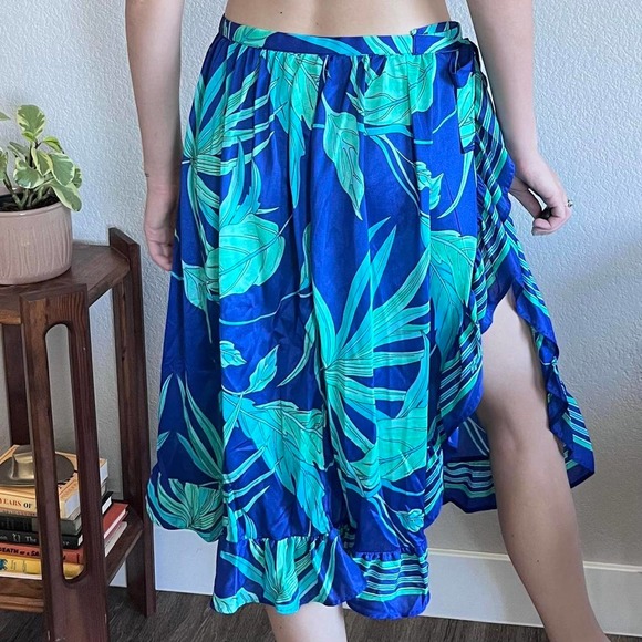 VTG 70S BLUE & GREEN FLORAL RUFFLE WRAP SKIRT W/ SLIT - Picture 3 of 7
